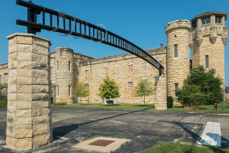 Top 10 worst prisons in illinois | Factinworld